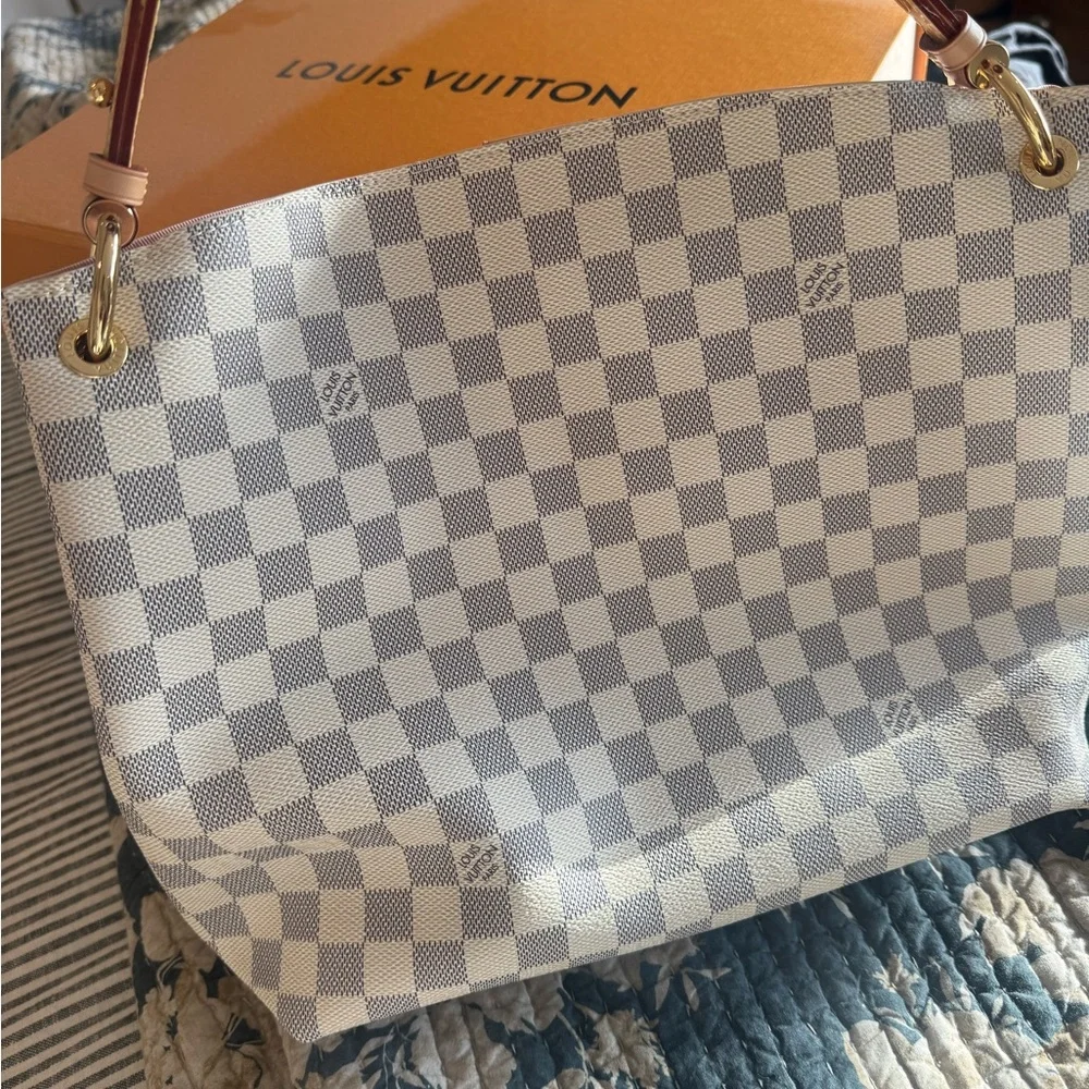 Louis Vuitton Damier Azur Shoulder Bag in White and Light Blue - Picture 5 of 11